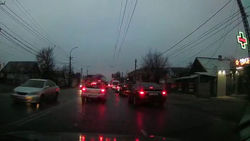 «Лексус» и «Камри» проехали на красный на Ахунбаева. Видео «Лексус» и «Камри» проехали на красный на Ахунбаева. Видео