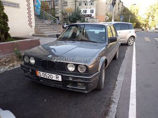 Парковка на тротуаре улицы Чокморова