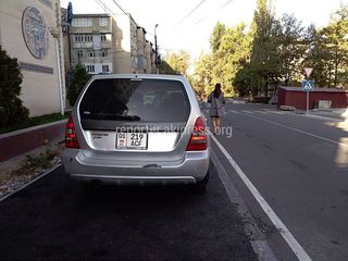 Парковка на тротуаре улицы Чокморова