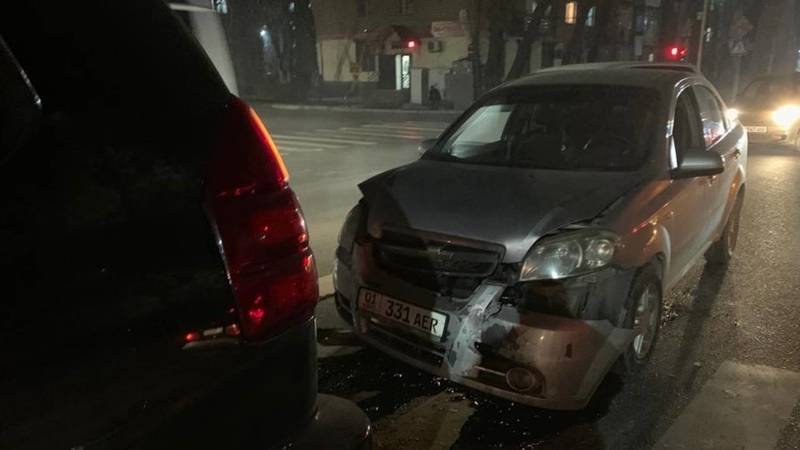 Chevrolet Aveo выехал на встречку и устроил аварию. Видео