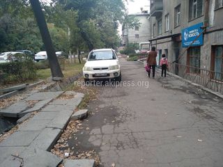 Парковка на тротуаре