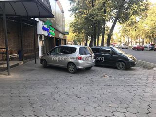 Парковка на тротуаре на Манаса-Токтогула