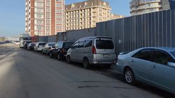 Законно ли на ул.Жусупа Мамая стоят контейнеры? - горожанин Равиль