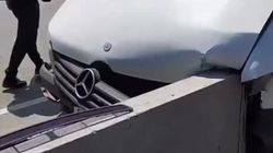 Бус Кара-Балта-Бишкек въехал в бетонный разделитель. Видео с места аварии