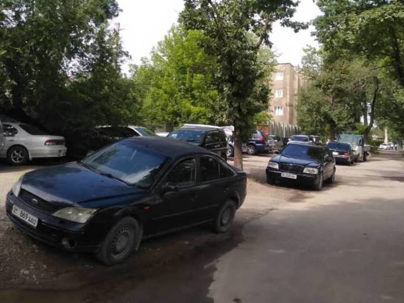 На проспекте Чуй организовали стихийную торговлю, - горожанин. Видео