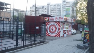 Законно ли установлены точки быстрого питания на Абдрахманова-Киевская, портящие вид центра города, - жители <b><i>(фото)</i></b>