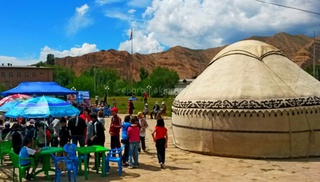 <b>Кыргызча:</b> Нарында «Китеп кербени 2015» иш-чарасы өттү, - окурман <b><i>(фото)</i></b>