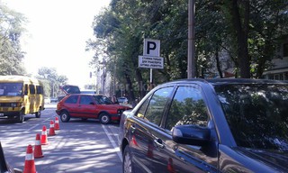 Читатель интересуется, законно ли установлен знак «парковка» по улице Токтогула <b>(фото)</b>