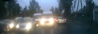 Автолюбитель не стал уступать дорогу выехавшей на встречку маршрутке №192 <i>(видео)</i>
