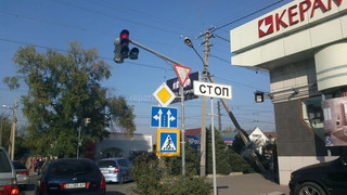 По какому знаку ориентироваться на пересечении улиц Жукеева-Пудовкина-Ахунбаева, - автолюбитель <i>(фото)</i>