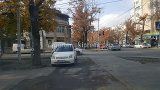 парковка на тротуаре