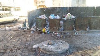 Читатель просит мэрию Бишкека закрыть люк по Южной магистрали (фото)