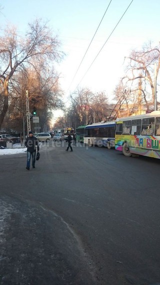 Ежедневно руководством УВД Ленинского района доводится информация о запрете организации парковки напротив административного здания