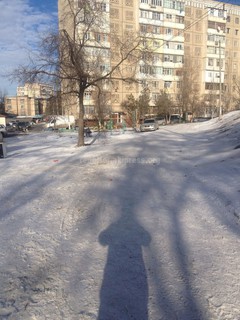 В 6 мкр возле стадиона и сквера не очищают тротуары от снега, - горожанин (фото)