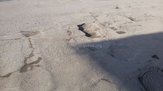 В центре Каракола по ул.Токтогула невозможно ездить (фото)