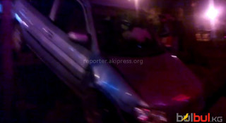 Ночью на перекрестке Абдрахманова-Боконбаева произошло ДТП, таксисты повздорили с сотрудниками ДПМ <i>(видео)</i> Ночью на перекрестке Абдрахманова-Боконбаева произошло ДТП, таксисты повздорили с сотрудниками ДПМ <i>(видео)</i>