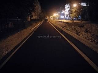 В открытом люке на ремонтируемом участке ул.Исанова течет вода из водопровода, - читатель (видео, фото)
