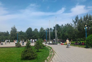 Парк для прогулок на Южных воротах превратился в парк аттракционов, - читатель (фото)