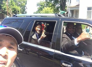 Кыргызстанцы в США сделали селфи с Уилл Смитом