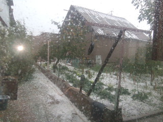 В Балыкчы град повредил крышу Центра дневного пребывания пожилых одиноких людей (фото)