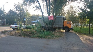 На улице Анкара пункт продажи арбузов перекрывает пешеходный переход, - читатель <i>(фото)</i>