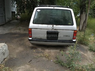 Житель ул.Абдрахманова самовольно огородил парковочное место, заблокировав въезд к подстанции, - читатель (фото)