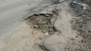 Дорога на перекрестке Лермонтова-Кольбаева нуждается в ремонте, - читатель (фото)