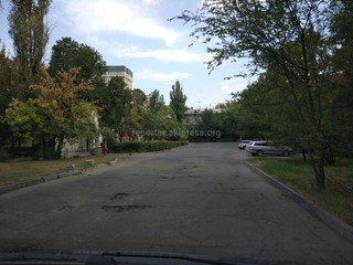 В Бишкеке на ул.Коенкозова планируется ремонт дороги путем засыпки вторичного асфальта В Бишкеке на ул.Коенкозова планируется ремонт дороги путем засыпки вторичного асфальта