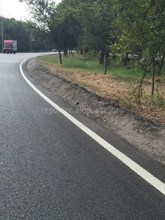 Читатель просит убрать строительный мусор вдоль ул.Байтик Баатыра в районе парка им.Д.Асанова (фото)