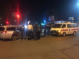 Фото, видео – На перекрестке Жибек Жолу-Курманжан датки столкнулись 2 авто