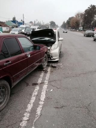 В селе Военно-Антоновка столкнулись 2 авто: участник ДТП сбежал, оставив свое авто <i>(фото)</i>