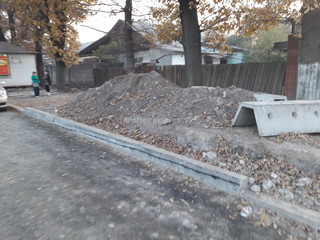 Когда закончат ремонт дороги на ул.Школьной в Бишкеке? - читатель (фото)