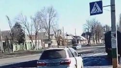 В с.Новопокровка на ул.Ленина отсутствует разметка пешеходного перехода - житель села (видео)
