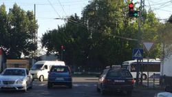 На Льва Толстого–Тимура Фрунзе водитель «Хонды» выехал за стоп линию и остановился на пешеходном переходе (фото) На Льва Толстого–Тимура Фрунзе водитель «Хонды» выехал за стоп линию и остановился на пешеходном переходе (фото)