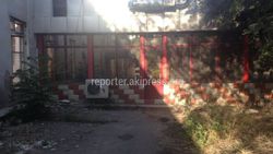 В «Бишкекглавархитектуре» нет разрешительных документов на строительство кафе «Бухара» на тротуаре