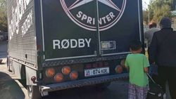 Возле рынка Кудайберген водитель грузовика припарковался перегородив проход во двор (фото) Возле рынка Кудайберген водитель грузовика припарковался перегородив проход во двор (фото)