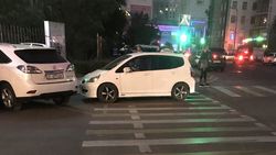 На Киевской - Шопокова водитель «Хонды» с госномером 01KG 216 ACX припарковался на пешеходном переходе (фото)