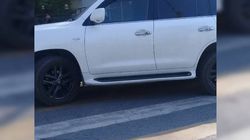 На центральной улице Жалал-Абада «Лексус» с госномером 834 ACN припарковали на «зебре»