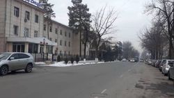 Улица Токтогула около здания ГУВД Бишкек очищена от незаконно припаркованных машин, - УПМС
