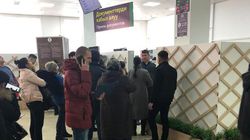 В ЦОНе в 12 мкр постоянно наблюдаются большие очереди - бишкекчанин