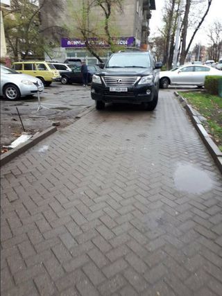 Парковка на тротуаре