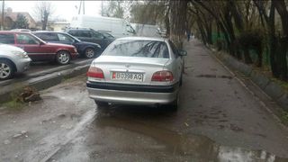 Парковка на тротуаре