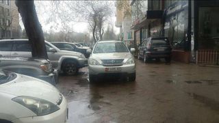 Парковка на тротуаре