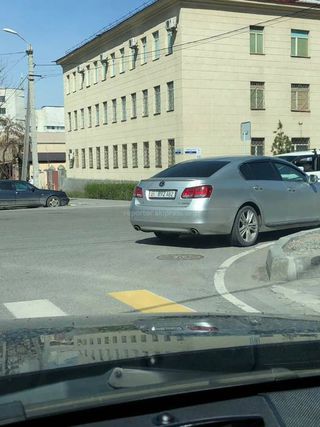 Парковка на перекрестке