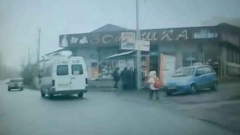 В Оше маршрутка не остановилась для девочки-школьницы. Видео