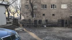 Что строится рядом со зданием КРСУ? Фото горожанина