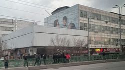 На проспекте Чуй из-за пристройки не видно мурал. Законна ли она? - горожанин