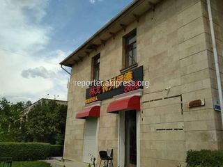 Владелец здания пообещал демонтировать вывеску без перевода