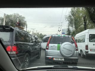 Мэрия Бишкека пояснила, почему проводили ремонт троллейбусных линий в час пик