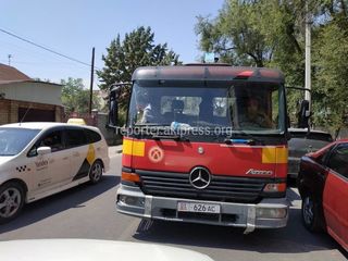 На ул.Жантошева эвакуатор встал на встречке и создал пробку, - горожанин